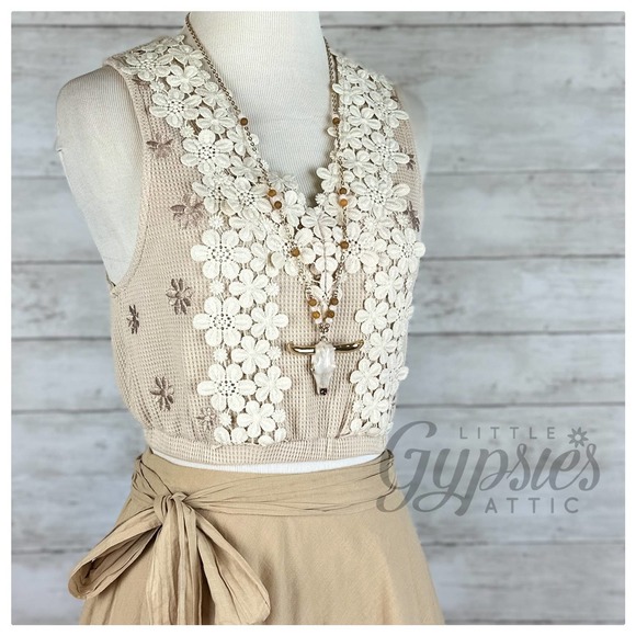 POL Keep it Classy Crop Top - Picture 3 of 13